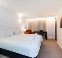 The Nest - Spacious Studio on Newcastle St with Roof Terrace - Hotel Accommodation