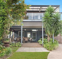 The Old Bottleshop - waterfront pool table and more - Hotel Accommodation