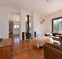 The Parson's Vineyard Retreat - get amongst the vineyards in a historic home - Hotel Accommodation