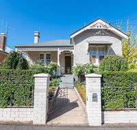 The Pearl on Prince  Stylish Cottage CBD Wifi - Hotel Accommodation