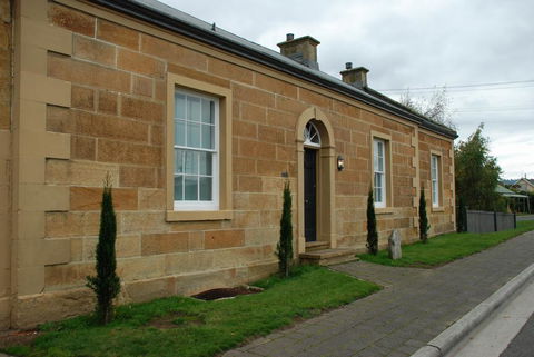 The Red Feather Inn - Hotel Accommodation 1