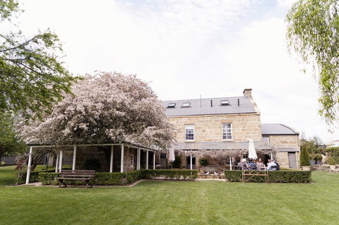 The Red Feather Inn - Hotel Accommodation 2