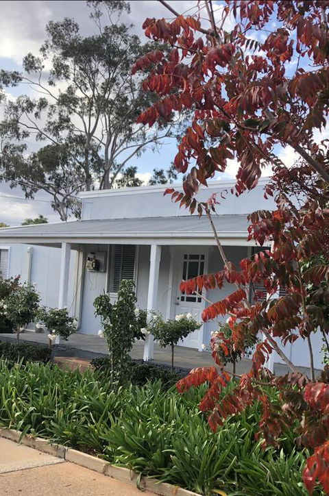 The Rested Guest 3 Bedroom Cottage West Wyalong - Hotel Accommodation 3
