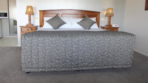 The Saltbush Motor Inn - Hotel Accommodation 0