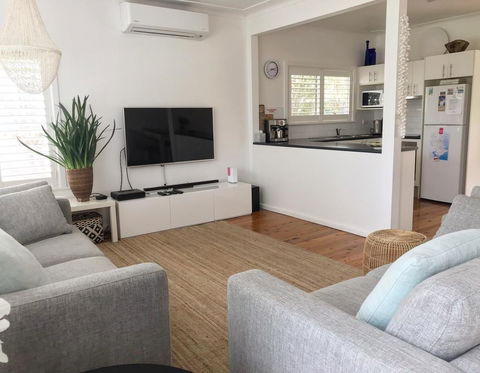 The Seaside Beachhouse Mollymook - Hotel Accommodation 2