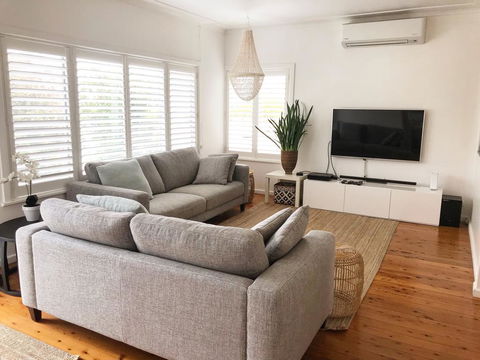 The Seaside Beachhouse Mollymook - Hotel Accommodation 0