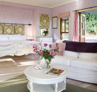 The Spotted Chook and Amelie's Petite Maison - Hotel Accommodation