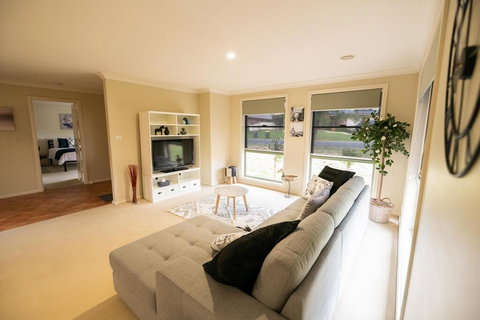 The Tinnock Entertainer Large & Comfy + Wifi - Hotel Accommodation 1