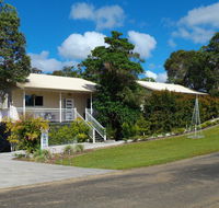 Tinaroo Sunset Retreat - Hotel Accommodation