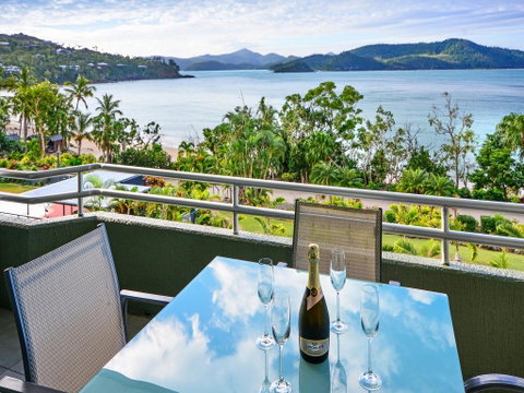 Top Floor Hibiscus Apartment 208 - Hotel Accommodation 1