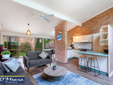 Townhouse 9 'Bay Parklands', 2 Gowrie Ave - Pool Views & Tennis Court - Hotel Accommodation 1