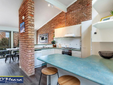 Townhouse 9 'Bay Parklands', 2 Gowrie Ave - Pool Views & Tennis Court - Hotel Accommodation 2