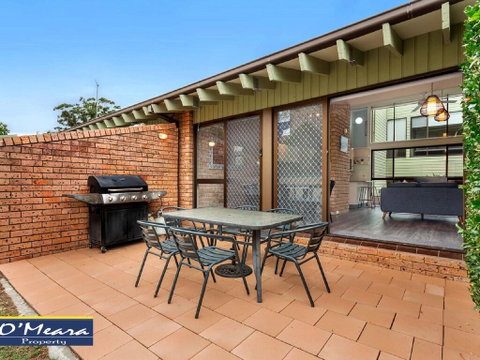Townhouse 9 'Bay Parklands', 2 Gowrie Ave - Pool Views & Tennis Court - Hotel Accommodation 0