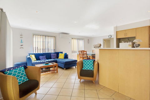 Townhouse In The Heart Of Port Stephens - Hotel Accommodation 2
