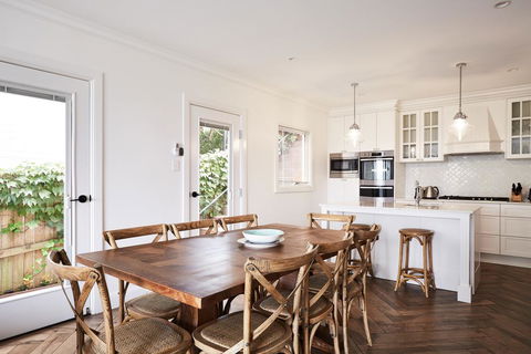 Tranquil Location With An Even Better View - Hotel Accommodation 1