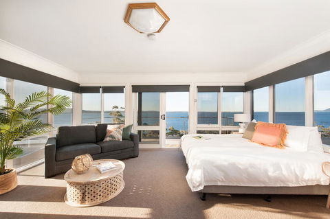Tranquil Waters - With Mesmerising Waterviews - Hotel Accommodation 0