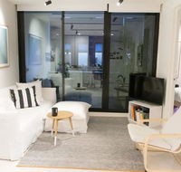Trendy 1 Bedroom Apartment In The Heart Of Collingwood - Hotel Accommodation