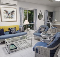 Trinity Beach POOLSIDE Apartment