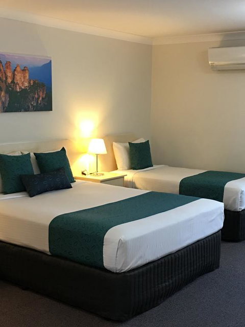 Tuckerbox Motor Inn - Hotel Accommodation 1