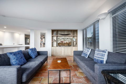 Tuscan Inspired Townhouse Minutes From The Beach - Hotel Accommodation 3