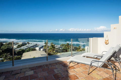 Tuscan Inspired Townhouse Minutes From The Beach - Hotel Accommodation 1