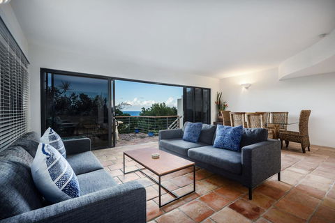Tuscan Inspired Townhouse Minutes From The Beach - Hotel Accommodation 2