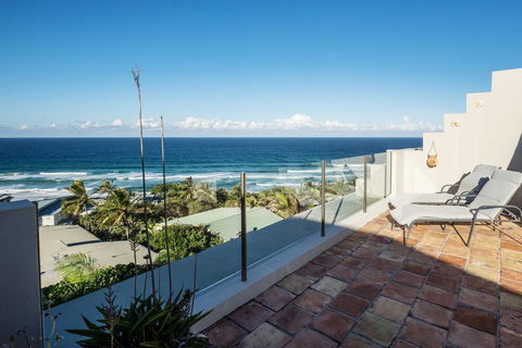 Tuscan Inspired Townhouse Minutes From The Beach - Hotel Accommodation 0