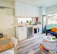 U1 Brunswick Living brand new apartment close to Airport and CBD - Hotel Accommodation