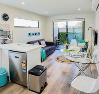 U101 Brunswick Living Brand New Deluxe Balcony Apartment close to Airport and CBD - Hotel Accommodation