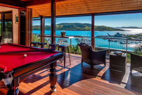 Uisce Luxury Holiday House With Jacuzzi Pool Table Cinema Premium Foxtel And Two Buggies - Hotel Accommodation 0