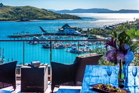 Uisce Luxury Holiday House With Jacuzzi Pool Table Cinema Premium Foxtel And Two Buggies - Hotel Accommodation 1