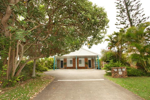 Unit 1/14 Tamarindus Street Marcoola Beach, Pet Friendly, 300 BOND, Linen Supplied - Hotel Accommodation 0