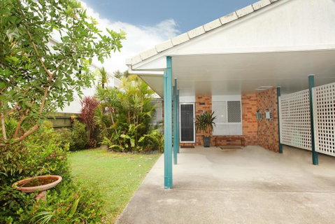 Unit 1/14 Tamarindus Street Marcoola Beach, Pet Friendly, 300 BOND, Linen Supplied - Hotel Accommodation 2