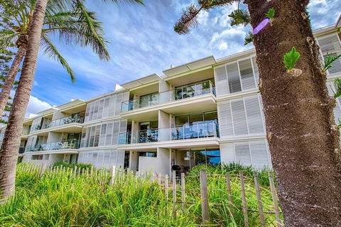 Unit 106 Plantation Resort - Rainbow Beach, Walk To Beach, Views, Aircon, Pool, Plantation Resort - Hotel Accommodation 2