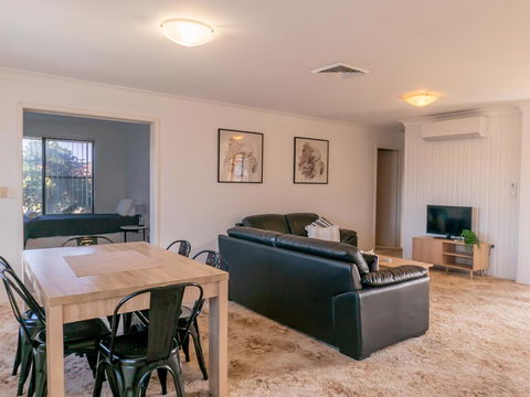 Unit 1@Tee Jays - Hotel Accommodation 1