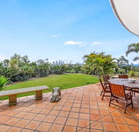 Unrivaled Ocean and City views from Resort Style 3bed with Garden - Hotel Accommodation