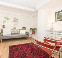 Vibrant Oversized Studio in Leafy Balgowlah - Hotel Accommodation