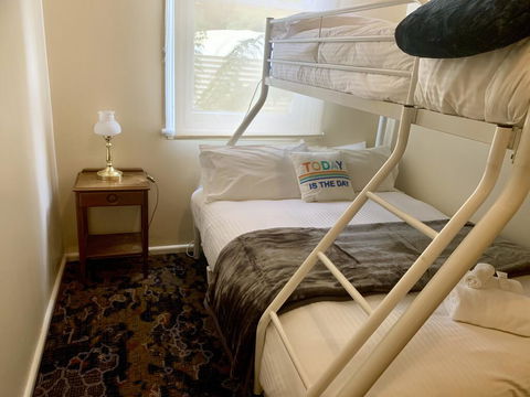 Victoria Albert Guest House Bar Cafe And Restaurant - Hotel Accommodation 2
