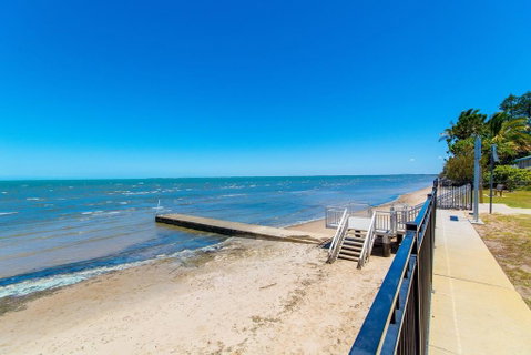 Views, Pool, Air Conditioning - Karoonda Sands Welsby Pde, Bongaree - Hotel Accommodation 3