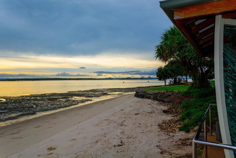 Views, Pool, Air Conditioning - Karoonda Sands Welsby Pde, Bongaree - Hotel Accommodation 1