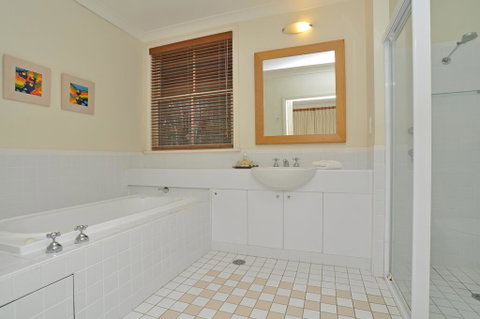 Villa Spa Executive 1br Burgundy Resort Condo Located Within Cypress Lakes Resort (nothing Is More Central) - Hotel Accommodation 3