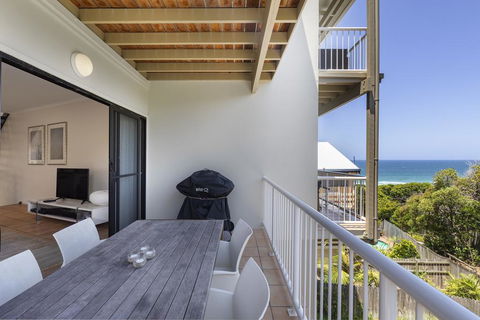 Wake Up To Ocean Views In Stylish Comfort - Hotel Accommodation 3