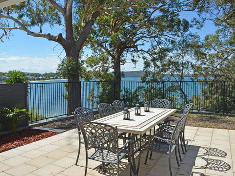 Wanda Magic' 19 Randall Drive - Beautiful Water Front House - Hotel Accommodation 1