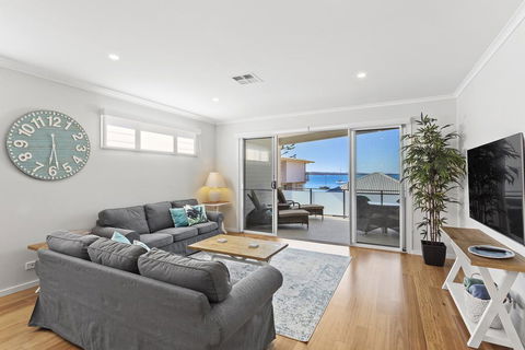 Wanda Waterfront Retreat - Beautiful Beach House - Hotel Accommodation 2
