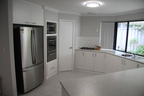 Warnbro Beach Family Accommodation - Hotel Accommodation 1