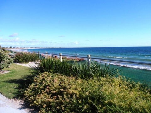 Warnbro Beach Family Accommodation - Hotel Accommodation 3