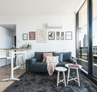 Waterfront apt on Mel Collins Street3 - Hotel Accommodation