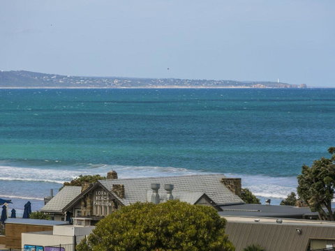 WATERFRONT THREE- In The Heart Of Lorne - Hotel Accommodation 3