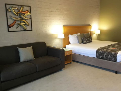 Blazing Stump Motel & Suites - Hotel Accommodation 13