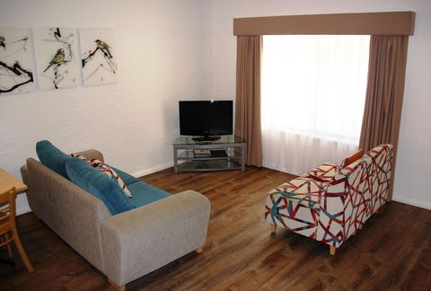 Blazing Stump Motel & Suites - Hotel Accommodation 29